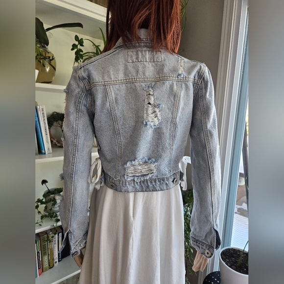 POL Light Blue Cropped Denim Jacket - Picture 5 of 16